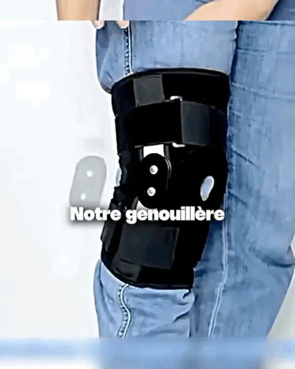 Genouillère portée sous un jean, discrète